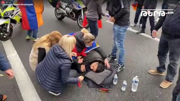 Акция в поддержку Карабаха во Франции: на активистов напали неизвестные, есть пострадавший - Sputnik Армения