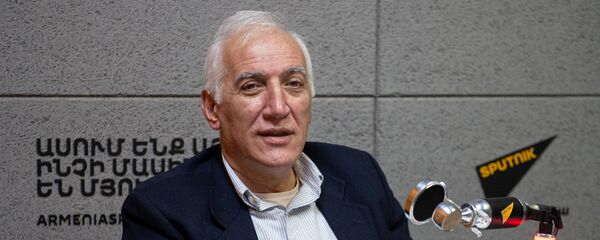 Экономист Ваагн Хачатурян в гостях радио Sputnik - Sputnik Արմենիա
