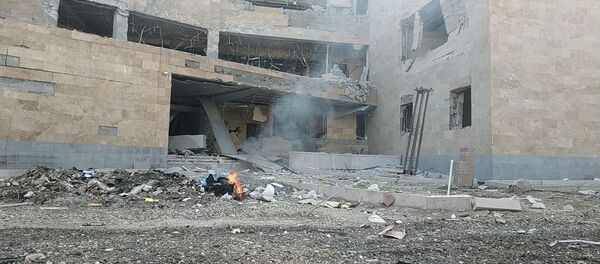 Последствия обстрела здания роддома в Степанакерте (28 октября 2020). Карабах Последствия обстрела здания роддома в Степанакерте (28 октября 2020). Карабах - Sputnik Արմենիա