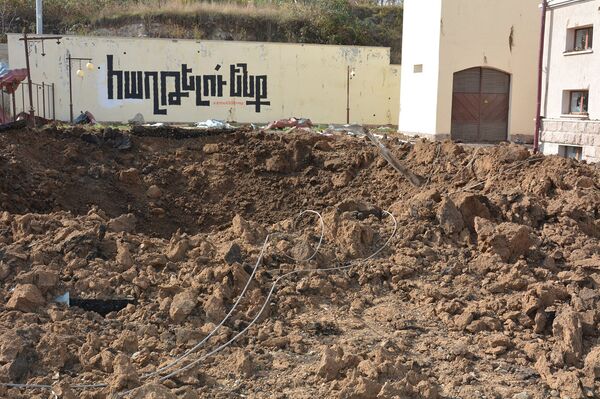 Появились кадры разрушений в Шуши — под прицелом ВС Азербайджана была также школа - Sputnik Армения