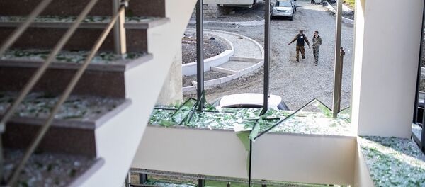 Люди у здания родильного дома в Степанакерте вследствие обстрелов города ВС Азербайджана (28 октября 2020). Карабах Люди у здания родильного дома в Степанакерте вследствие обстрелов города ВС Азербайджана (28 октября 2020). Карабах - Sputnik Արմենիա