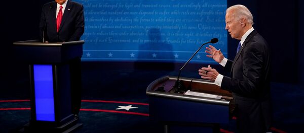 Кандидат в президенты США от Демократической партии Джо Байден и президент США Дональд Трамп принимают участие во второй президентской кампании 2020 года в дебатах в Университете Белмонт (22 октября 2020). Нэшвилль - Sputnik Արմենիա