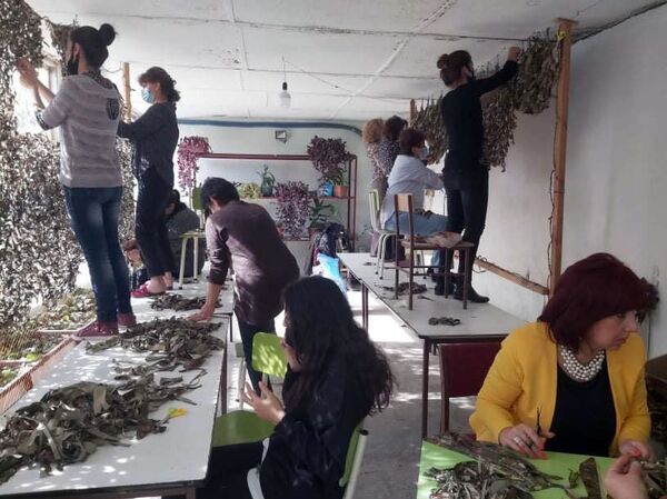 86-ամյա կինը գուլպա է գործում զինվորի համար. էլ ինչ են անում գյումրեցիները հանուն Արցախի 86-ամյա կինը գուլպա է գործում զինվորի համար. էլ ինչ են անում գյումրեցիները հանուն Արցախի - Sputnik Արմենիա