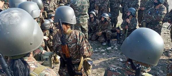 Первая женская рота проходит подготовку Первая женская рота проходит подготовку - Sputnik Արմենիա