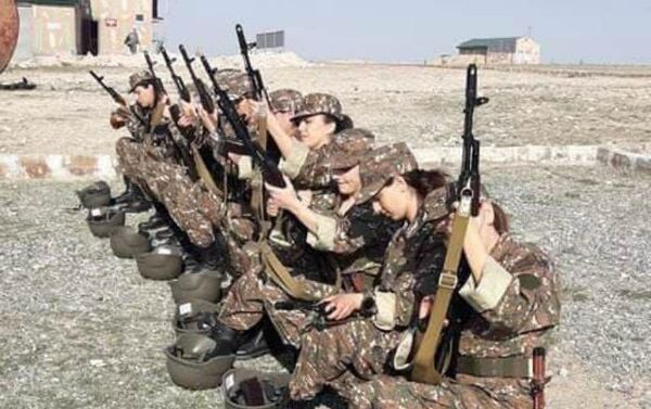 Первая женская рота проходит подготовку - Sputnik Армения
