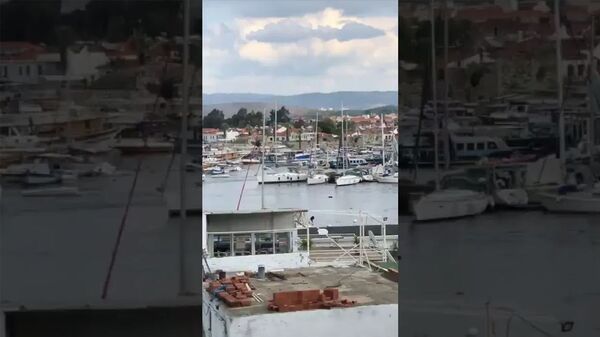 Здание сложилось, как карточный домик: кадры землетрясения из турецкого Измира - Sputnik Армения