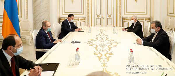 Премьер-министр Никол Пашинян встретился с заместителем министра иностранных дел Ирана Аббас Аракчи (30 октября 2020). Еревaн Премьер-министр Никол Пашинян встретился с заместителем министра иностранных дел Ирана Аббас Аракчи (30 октября 2020). Еревaн - Sputnik Արմենիա