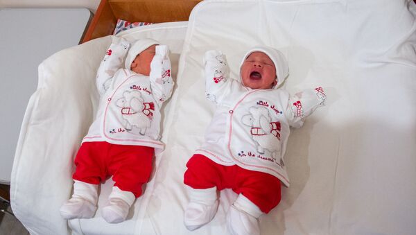 Марианна Тевосян из Мартакерта родила близнецов в Ереване - Sputnik Армения