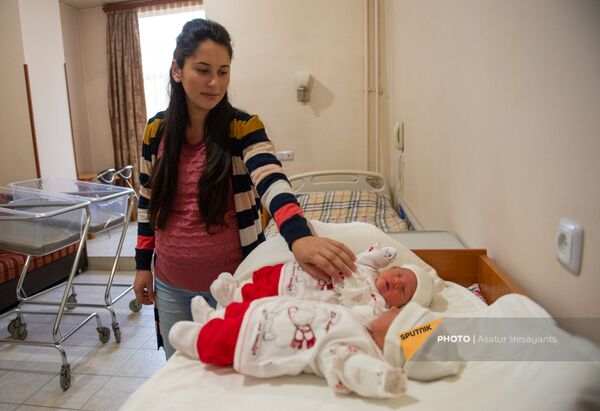 Они принесут мир Карабаху: жительница Мартакерта успела сообщить мужу о рождении детей - Sputnik Армения