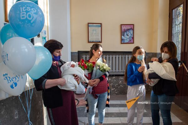 «Իմ էրեխեքը խաղաղություն կբերեն». արցախցի կինը զույգ տղաներ է լույս աշխարհ բերել Երևանում «Իմ էրեխեքը խաղաղություն կբերեն». արցախցի կինը զույգ տղաներ է լույս աշխարհ բերել Երևանում - Sputnik Արմենիա