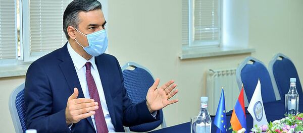 Омбудсмен Арман Татоян встретился с послом ЕС в Армении Андреа Викторин (30 октября 2020). Еревaн - Sputnik Արմենիա