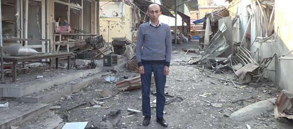 Кадр из видеообращения защитника прав человека Карабаха Артака Бегларяна после обстрелов рынка Степанакерта (31 октября 2020). Карабах - Sputnik Արմենիա