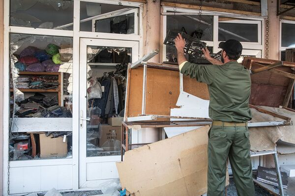 Կոտրված ժպիտներ ու քիչ-քիչ վերականգնվող քաղաք. ինչպես է ապրում Ստեփանակերտը - Sputnik Արմենիա