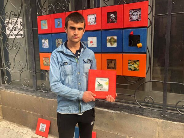 Инициативу гюмрийских художников в помощь Карабаху поддержала даже 6-летняя девочка - Sputnik Армения