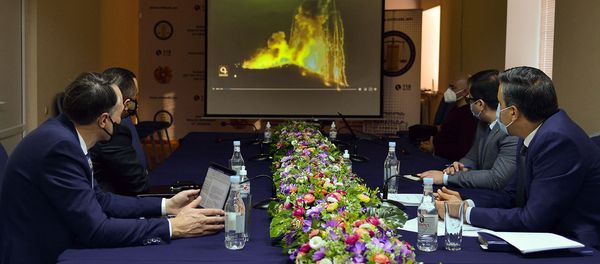Омбудсмен Арман Татоян представил международным специалистам зверства ВС Азербайджана и нарушения прав человека в отношении гражданских лиц (1 ноября 2020). Еревaн - Sputnik Армения