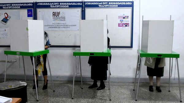 Избиратели принимают участие в голосовании на парламентских выборах в Грузии (31 октября 2020). Тбилиси - Sputnik Армения
