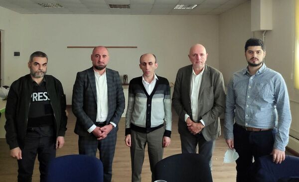 Омбудсмен Карабаха представил бельгийскому депутату факты агрессии со стороны Азербайджана - Sputnik Армения