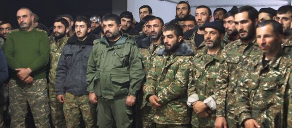 Члены добровольческих отрядов им. Владимира Балаяна и Шагена Мехряна на встрече с президентом НКР Араиком Арутюняном (2 ноября 2020). Степанакерт Члены добровольческих отрядов им. Владимира Балаяна и Шагена Мехряна на встрече с президентом НКР Араиком Арутюняном (2 ноября 2020). Степанакерт - Sputnik Армения