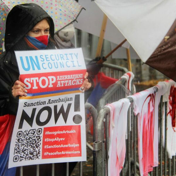 Армяне провели молчаливую акцию протеста перед офисами ООН в Вене, Женеве и Нью-Йорке - Sputnik Армения