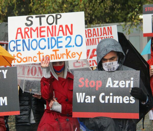 Армяне провели молчаливую акцию протеста перед офисами ООН в Вене, Женеве и Нью-Йорке - Sputnik Армения