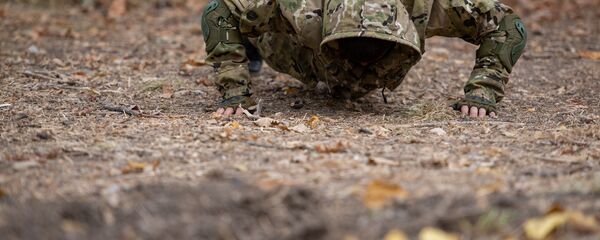 Боевая тренировка граждан в центре Искусство выживания Боевая тренировка граждан в центре Искусство выживания - Sputnik Արմենիա