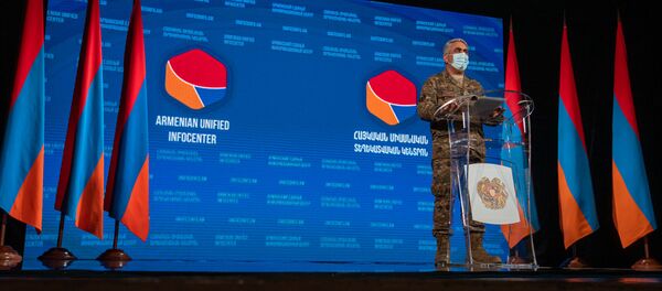 Представитель министерства обороны Армении Арцрун Ованнисян во время брифинга в Едином информационном центре (2 ноября 2020). Еревaн Представитель министерства обороны Армении Арцрун Ованнисян во время брифинга в Едином информационном центре (2 ноября 2020). Еревaн - Sputnik Արմենիա