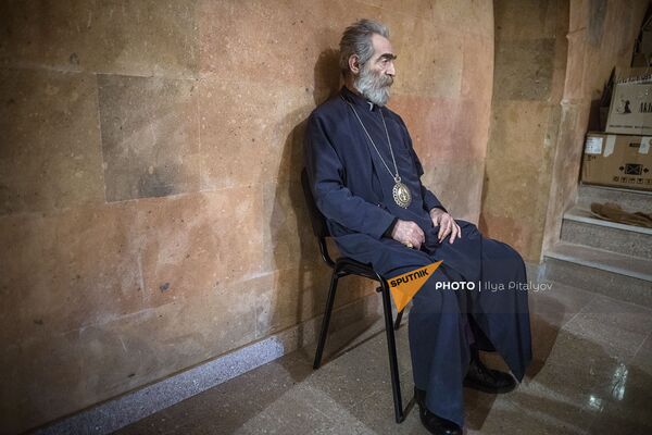 Երկնառաք աղոթք. Սրբազանը. Օրվա կադր - Sputnik Արմենիա