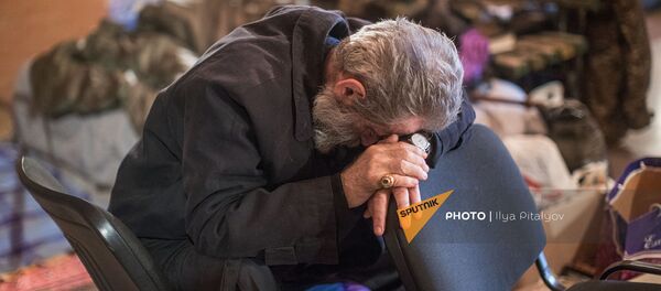 Предводитель Арцахской епархии Армянской Апостольской Церкви архиепископ Паргев Мартиросян в бомбоубежище Предводитель Арцахской епархии Армянской Апостольской Церкви архиепископ Паргев Мартиросян в бомбоубежище - Sputnik Армения