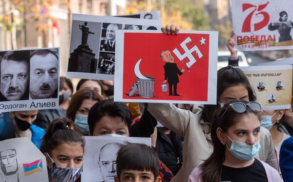 Միասին ահաբեկչության դեմ. արցախցի կանայք ՌԴ դեսպանատան մոտ ակցիա են անցկացրել - Sputnik Արմենիա