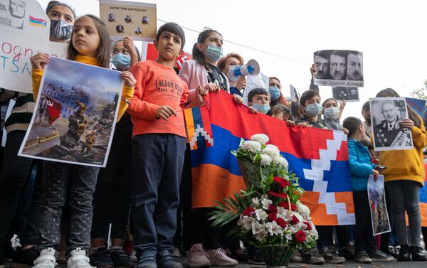 Акция карабахских женщины у посольства России (3 ноября 2020). Еревaн - Sputnik Армения