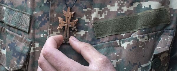 Обряд крещения военнослужащих недалеко от передовой линии (2 ноября 2020). Карабах - Sputnik Армения