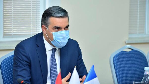 Встреча омбудсмена Армении Армана Татояна с чрезвычайным и Полномочным Послом Франции в Армении Джонатаном Лакоттом (4 ноября 2020). Еревaн - Sputnik Արմենիա
