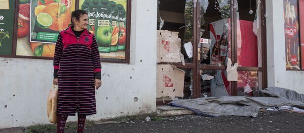 Кадры из Степанакерта после ночного обстрела ВС Азербайджана (4 ноября 2020). Карабах - Sputnik Армения