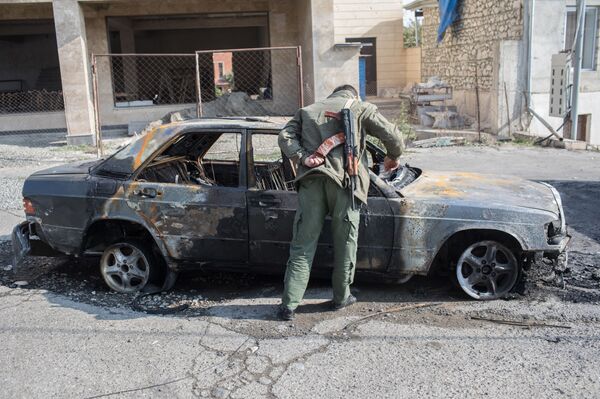 Миру интересен не Карабах, а деньги. Как выживают под обстрелами - Sputnik Армения