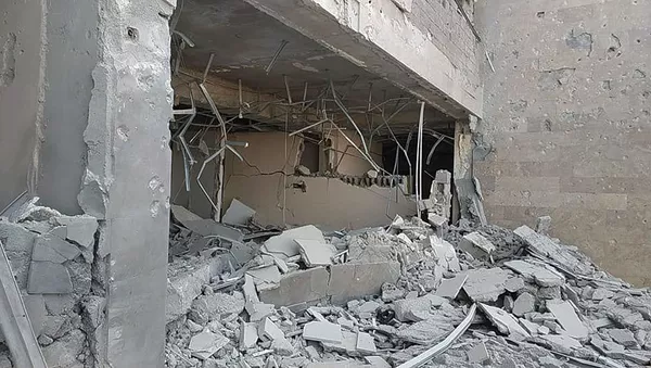 Последствия обстрела здания роддома в Степанакерте (28 октября 2020). Карабах - Sputnik Армения