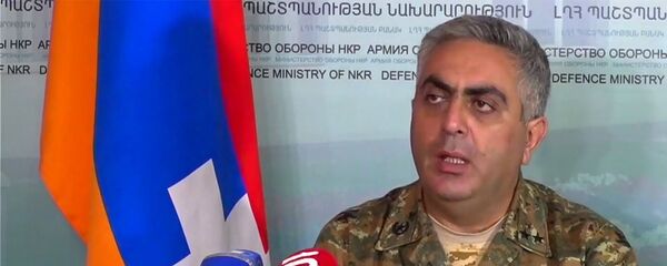 Представитель министерства обороны Армении Арцрун Ованнисян во время брифинга в информационном центре Карабаха (4 ноября 2020). Карабах Представитель министерства обороны Армении Арцрун Ованнисян во время брифинга в информационном центре Карабаха (4 ноября 2020). Карабах - Sputnik Армения