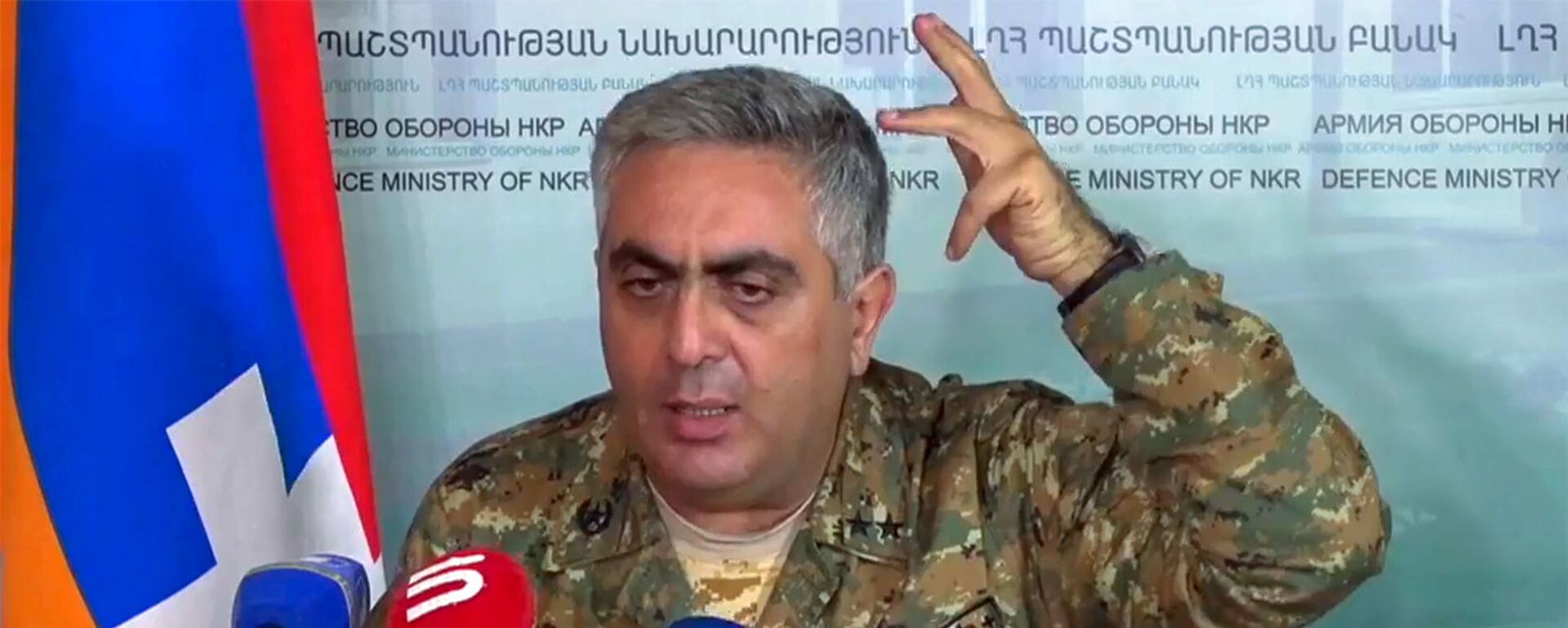 Представитель министерства обороны Армении Арцрун Ованнисян во время брифинга в информационном центре Карабаха (4 ноября 2020). Карабах - Sputnik Արմենիա, 1920, 01.02.2021