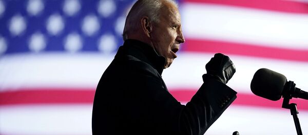 Кандидат в президенты США от Демократической партии и бывший вице-президент Джо Байден во время предвыборного митинга в Питтсбурге (2 ноября 2020). Пенсильвания - Sputnik Армения