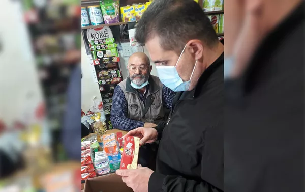Сотрудники службы безопасности пищевых продуктов на одном из оптовых рынков столицы выявили продукцию, предназначенную для Азербайджана (5 ноября 2020). Еревaн Сотрудники службы безопасности пищевых продуктов на одном из оптовых рынков столицы выявили продукцию, предназначенную для Азербайджана (5 ноября 2020). Еревaн - Sputnik Армения
