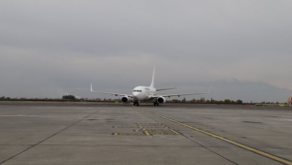 Самолет с гуманитарной помощью из российского Пятигорска  прибыла в Армению (5 ноября 2020). Еревaн - Sputnik Արմենիա