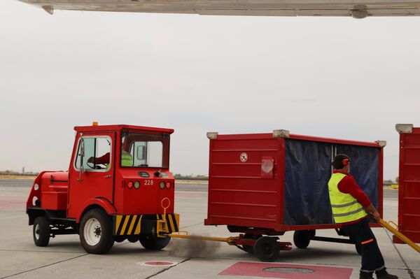 Из Пятигорска в Ереван доставлена очередная партия гуманитарной помощи - Sputnik Армения