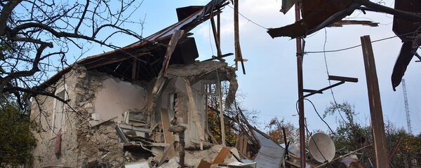 Последствия ночных и утренних обстрелов Степанакерта (6 ноября 2020). Карабах - Sputnik Армения