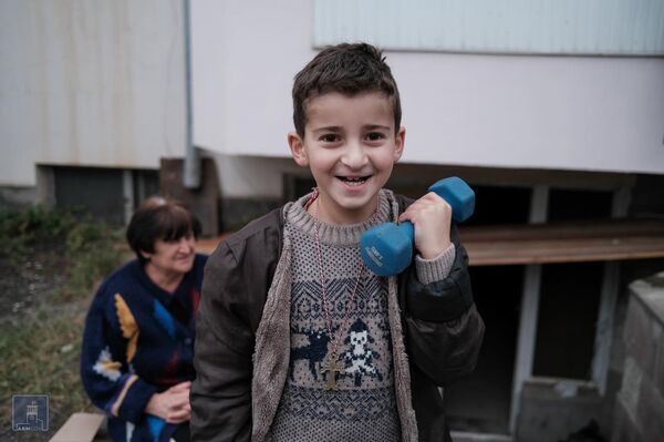 Ձեռքի ուժ, մարզումներ. 8-ամյա Միհրանի կյանքը Ստեփանակերտի ապաստարանում. լուսանկարներ - Sputnik Արմենիա