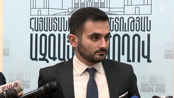 Руководитель Центра общественных связей и информации Оганес Мовсесян отвечает на вопросы журналистов (16 января 2020). Еревaн - Sputnik Армения