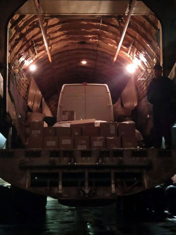 Очередная партия гуманитарной помощи доставлена в Армению из России. Видео - Sputnik Армения