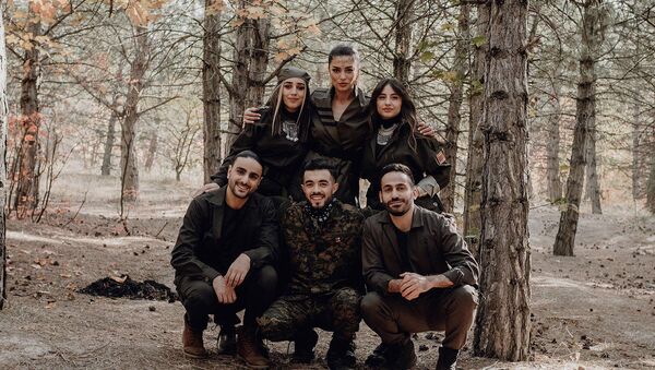 Звезды армянского шоу-бизнеса во время съемок видеоклипа про войну в Карабахе - Sputnik Արմենիա