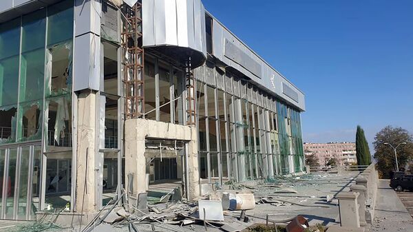 Ավերված տներ, այրված ավտոմեքենաներ. ինչ տեսարան է բացվել լուսաբացին Ստեփանակերտում Ավերված տներ, այրված ավտոմեքենաներ. ինչ տեսարան է բացվել լուսաբացին Ստեփանակերտում - Sputnik Արմենիա