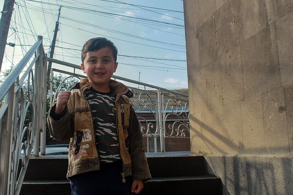  Գևորգ՝ 4 տարեկան, Քաշաթաղի Իշխանաձոր գյուղից է։ Երազում է վերադառնալ Արցախ։ - Sputnik Արմենիա
