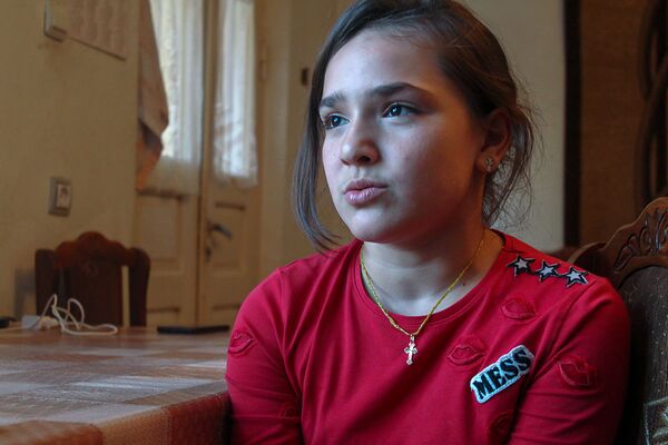 Անգելինա՝ 11 տարեկան, Ստեփանակերտից։ Երազում է խաղաղություն նկարել ու վերադառնալ Արցախ։ - Sputnik Արմենիա