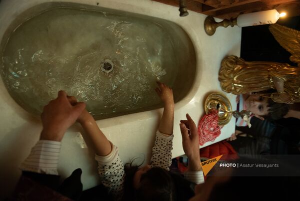 Սևանավանքում մկրտել են 20-ից ավելի արցախցի երեխաների - Sputnik Արմենիա